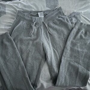 Gray Nike sweatpants🩶